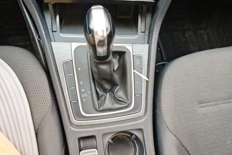 Used Volkswagen Golf 2014 1.4TSI Automatic Comfort Model Gear Lever
