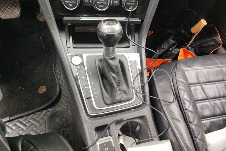Used Volkswagen Golf 2014 1.4TSI Automatic Flagship Model Gear Lever