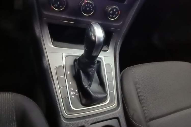 Used Volkswagen Golf 2014 1.6L Automatic Fashion Model Gear Lever