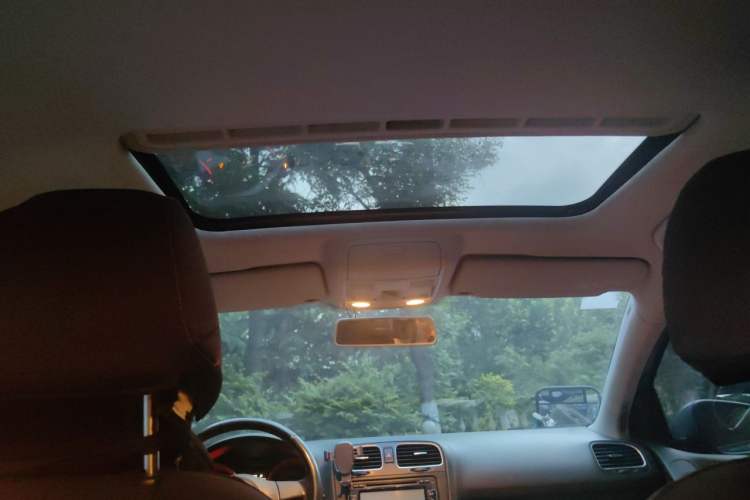 Used Volkswagen Golf 2014 1.6L Automatic Comfort Model Headliner