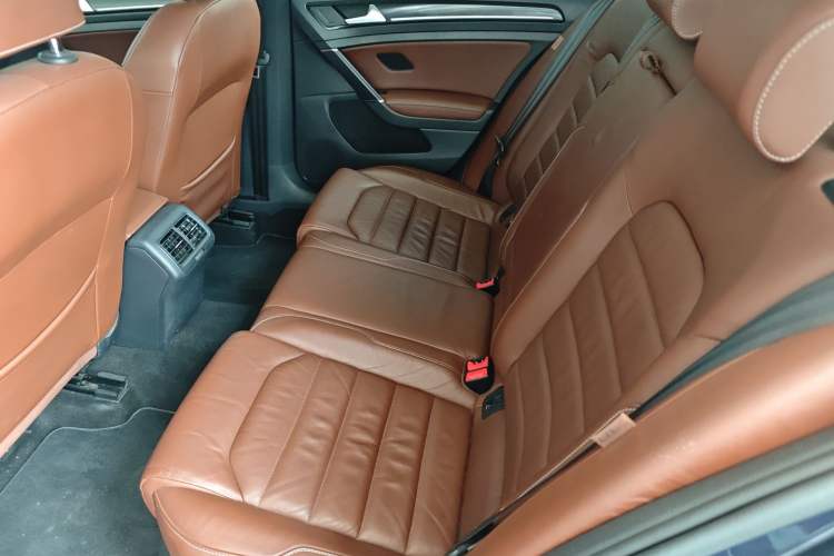 Used Volkswagen Golf 2014 1.4TSI Luxury Travel Edition Interior 1