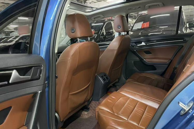Used Volkswagen Golf 2014 1.4TSI Luxury Travel Edition Interior 3