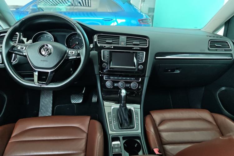 Used Volkswagen Golf 2014 1.4TSI Luxury Travel Edition Interior 3