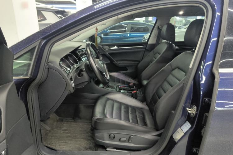Used Volkswagen Golf 2014 1.4TSI Luxury Travel Edition Left Front Seat