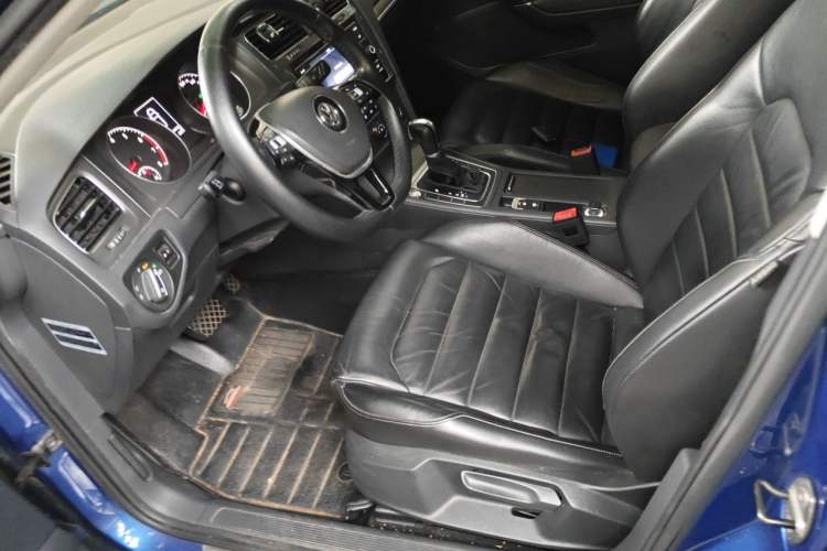 Used Volkswagen Golf 2014 1.4TSI Automatic Luxury Model Left Front Seat