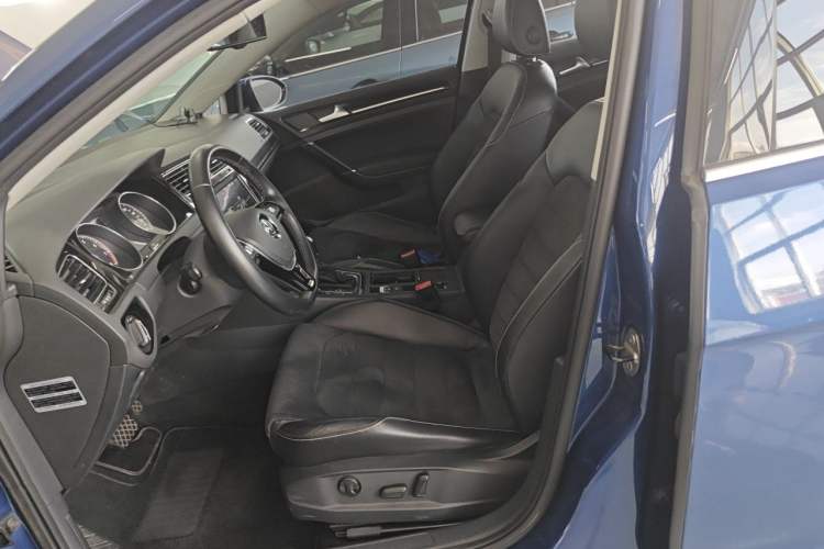 Used Volkswagen Golf 2014 1.4TSI Automatic Flagship Model Left Front Seat