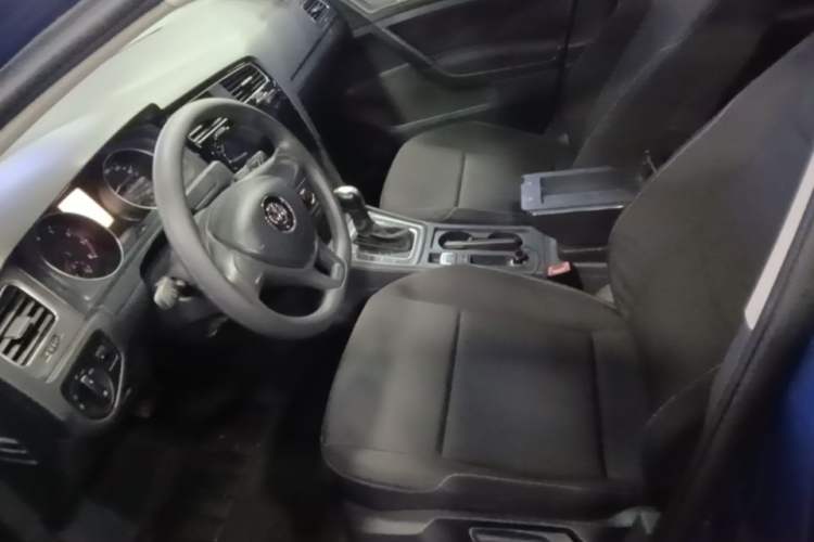 Used Volkswagen Golf 2014 1.6L Automatic Fashion Model Left Front Seat