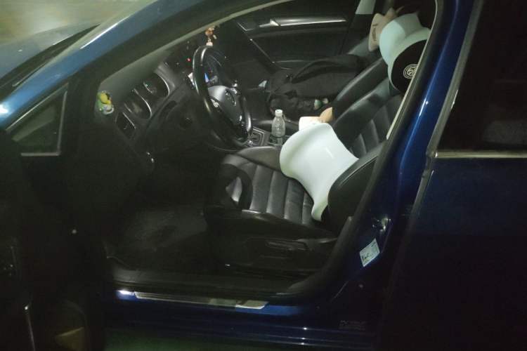 Used Volkswagen Golf 2014 1.4TSI Automatic Luxury Model Left Front Seat