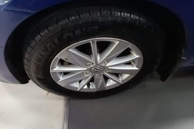 Used Volkswagen Golf 2014 1.6L Automatic Fashion Model Left Front Wheel Hub