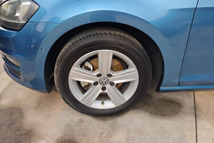 Used Volkswagen Golf 2014 1.4TSI Luxury Travel Edition Left Front Wheel Hub