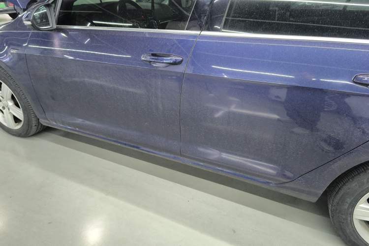 Used Volkswagen Golf 2014 1.4TSI Luxury Travel Edition Left Side Sill
