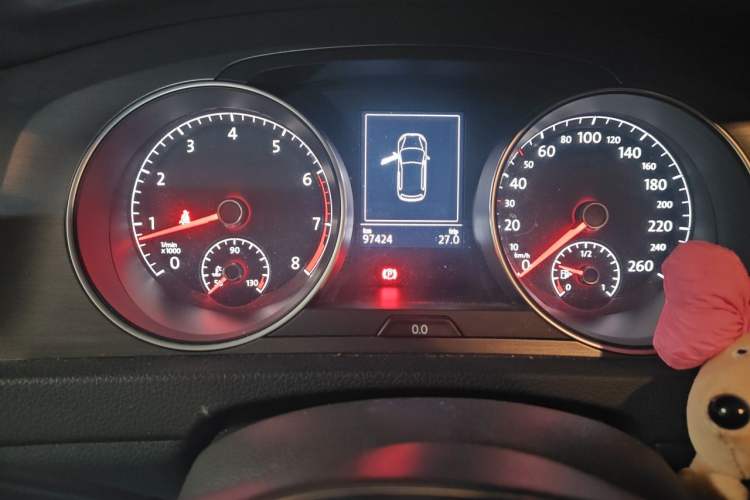 Used Volkswagen Golf 2014 1.4TSI Automatic Luxury Model Odometer Close Up
