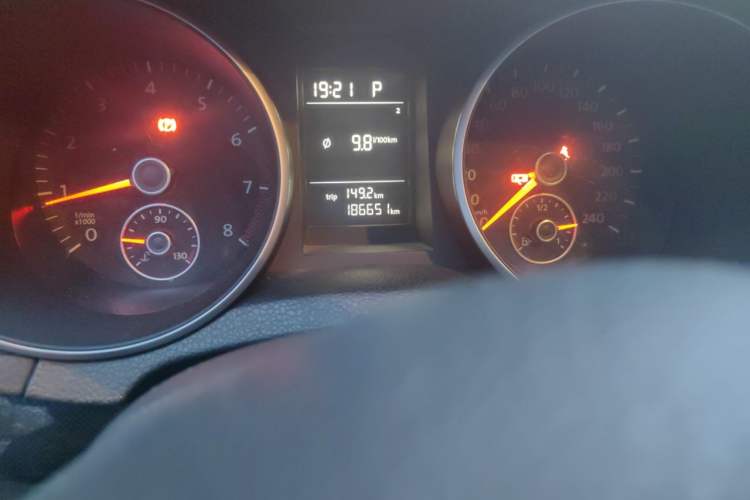 Used Volkswagen Golf 2014 1.6L Automatic Comfort Model Odometer Close Up
