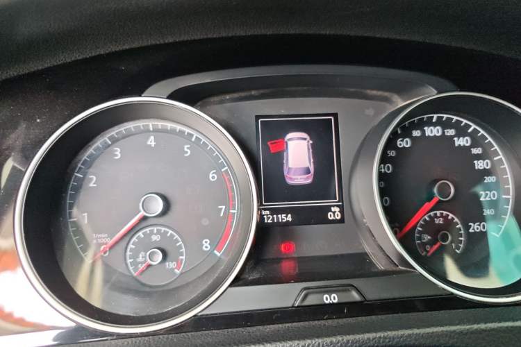 Used Volkswagen Golf 2014 1.4TSI Luxury Travel Edition Odometer Close Up