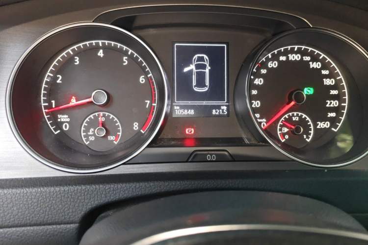Used Volkswagen Golf 2014 1.4TSI Automatic Luxury Model Odometer Close Up