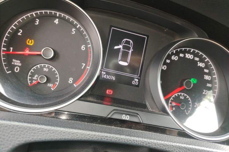 Used Volkswagen Golf 2014 1.4TSI Automatic Flagship Model Odometer Close Up
