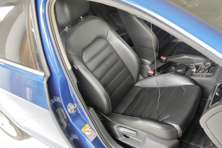 Used Volkswagen Golf 2014 1.4TSI Automatic Luxury Model Right Front Seat