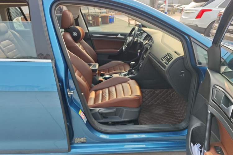 Used Volkswagen Golf 2014 1.4TSI Luxury Travel Edition Right Front Seat