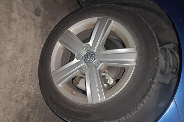 Used Volkswagen Golf 2014 1.4TSI Automatic Luxury Model Right Front Wheel Hub