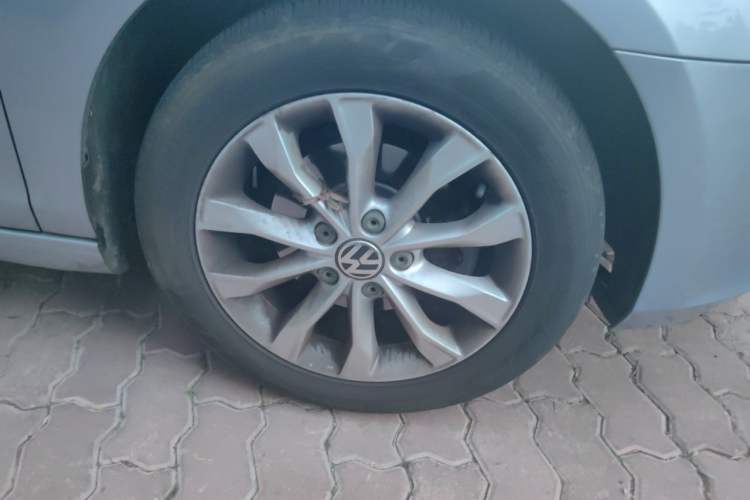 Used Volkswagen Golf 2014 1.6L Automatic Comfort Model Right Front Wheel Hub