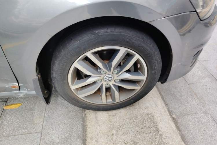 Used Volkswagen Golf 2014 1.4TSI Automatic Flagship Model Right Front Wheel Hub