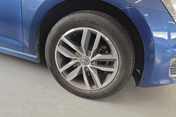 Used Volkswagen Golf 2014 1.4TSI Automatic Flagship Model Right Front Wheel Hub