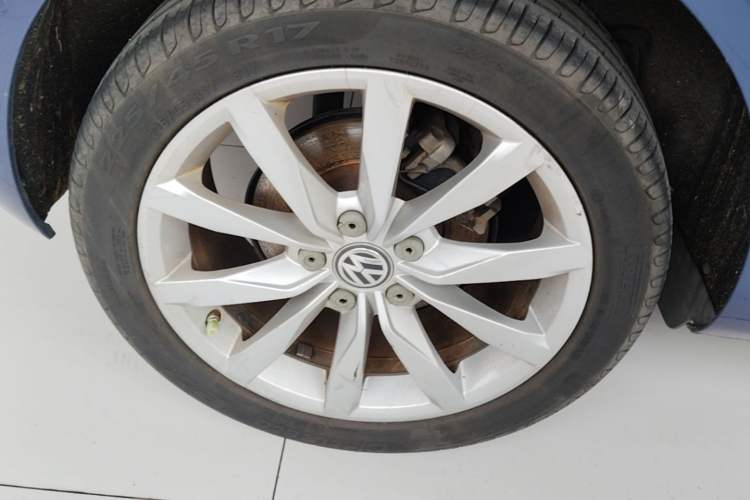 Used Volkswagen Golf 2014 1.4TSI Automatic Luxury Model Right Rear Wheel Hub