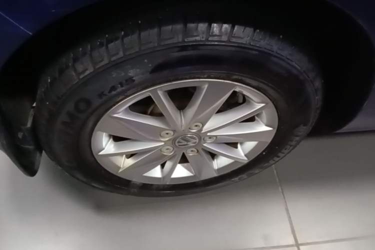 Used Volkswagen Golf 2014 1.6L Automatic Fashion Model Right Rear Wheel Hub