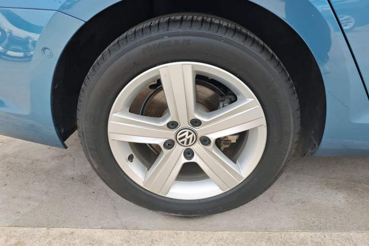 Used Volkswagen Golf 2014 1.4TSI Luxury Travel Edition Right Rear Wheel Hub