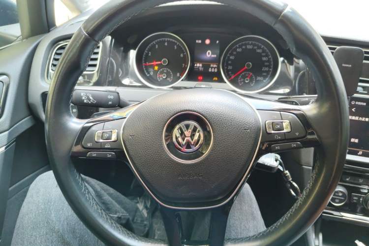 Used Volkswagen Golf 2014 1.4TSI Luxury Travel Edition Steering Wheel