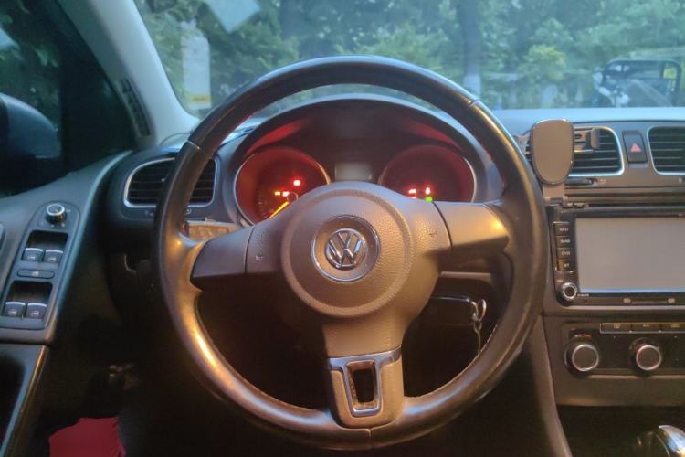 Used Volkswagen Golf 2014 1.6L Automatic Comfort Model Steering Wheel