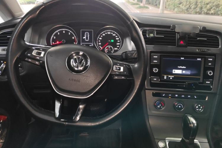 Used Volkswagen Golf 2014 1.4TSI Automatic Luxury Model Steering Wheel