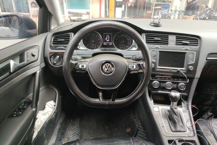 Used Volkswagen Golf 2014 1.4TSI Automatic Flagship Model Steering Wheel