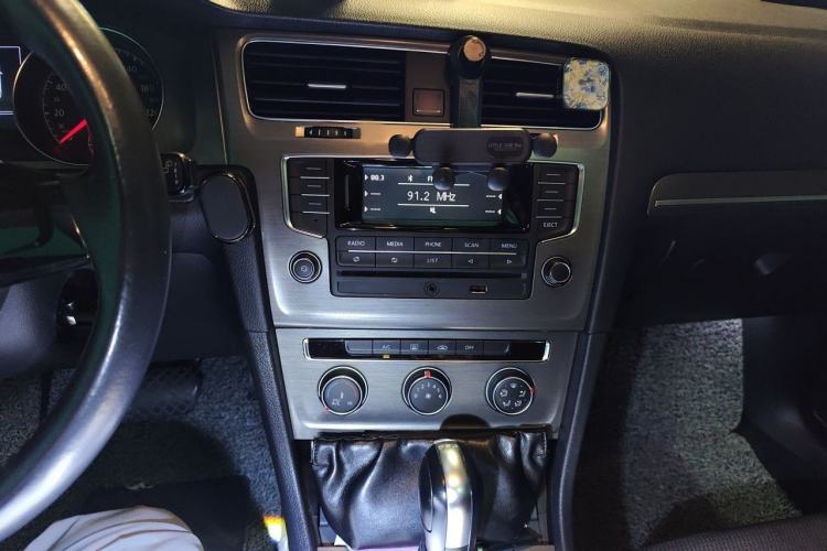 Used Volkswagen Golf 2014 1.4TSI Automatic Comfort Model Audio And AC Panel
