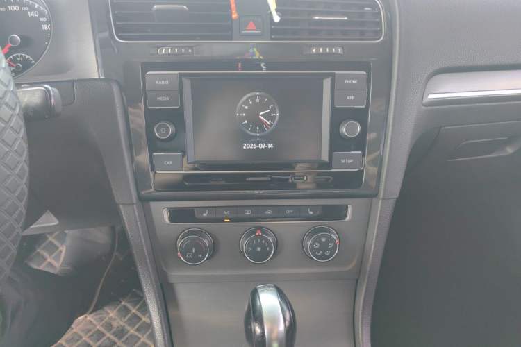 Used Volkswagen Golf 2014 1.4TSI Automatic Luxury Model Audio And AC Panel