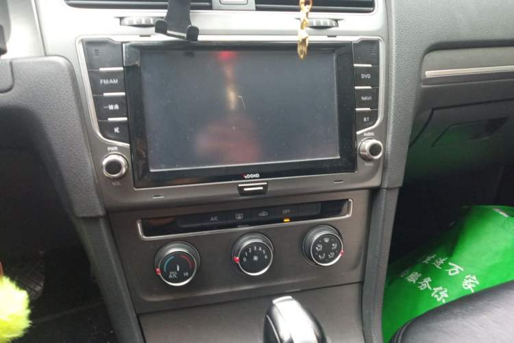 Used Volkswagen Golf 2014 1.4TSI Automatic Comfort Model Audio And AC Panel