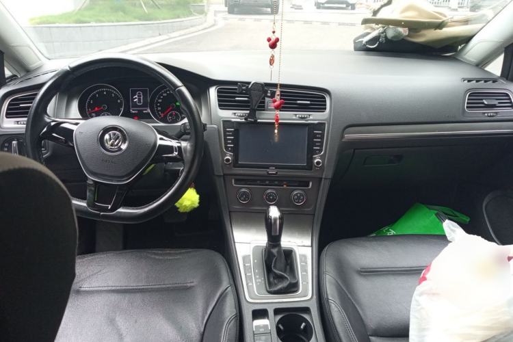 Used Volkswagen Golf 2014 1.4TSI Automatic Comfort Model Center Console
