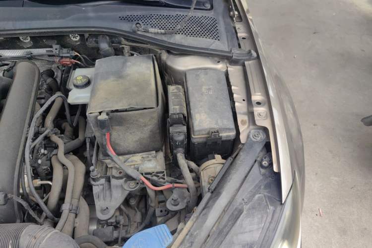 Used Volkswagen Golf 2014 1.4TSI Automatic Luxury Model Engine Bay Left