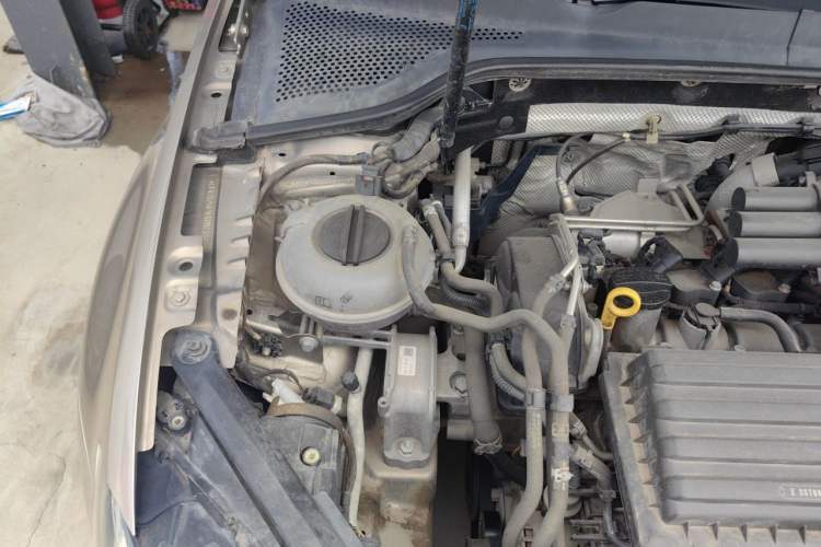 Used Volkswagen Golf 2014 1.4TSI Automatic Luxury Model Engine Bay Right