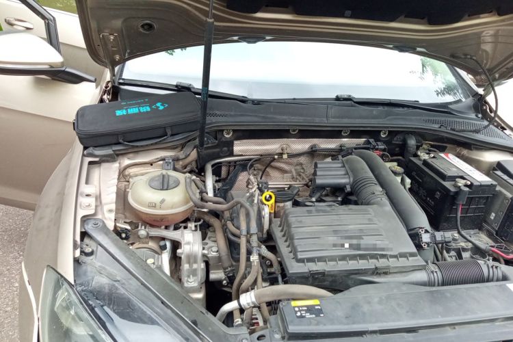 Used Volkswagen Golf 2014 1.4TSI Automatic Comfort Model Engine Bay Right