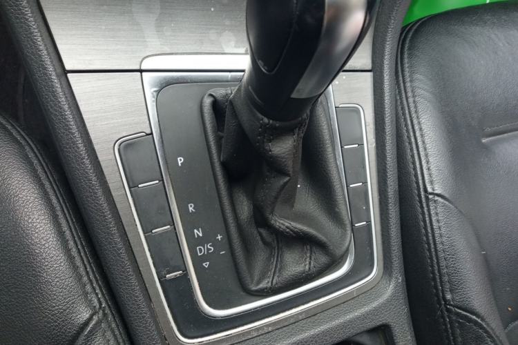 Used Volkswagen Golf 2014 1.4TSI Automatic Comfort Model Gear Lever