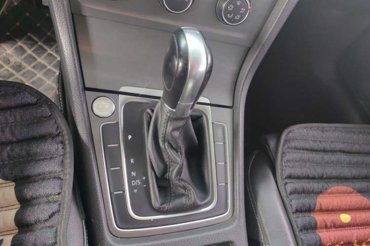 Used Volkswagen Golf 2014 1.4TSI Automatic Luxury Model Gear Lever