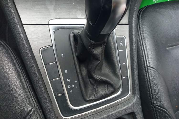 Used Volkswagen Golf 2014 1.4TSI Automatic Comfort Model Gear Lever