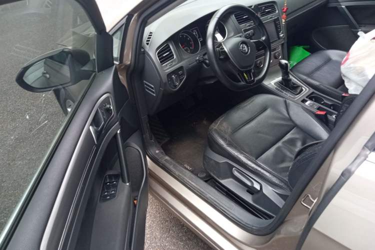 Used Volkswagen Golf 2014 1.4TSI Automatic Comfort Model Interior 3