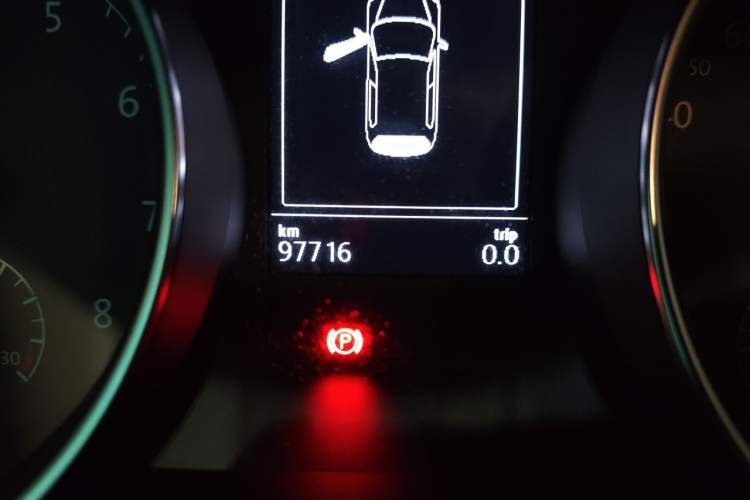 Used Volkswagen Golf 2014 1.4TSI Automatic Comfort Model Odometer Close Up