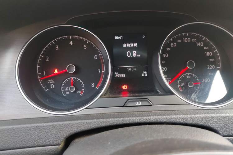 Used Volkswagen Golf 2014 1.4TSI Automatic Comfort Model Odometer Close Up