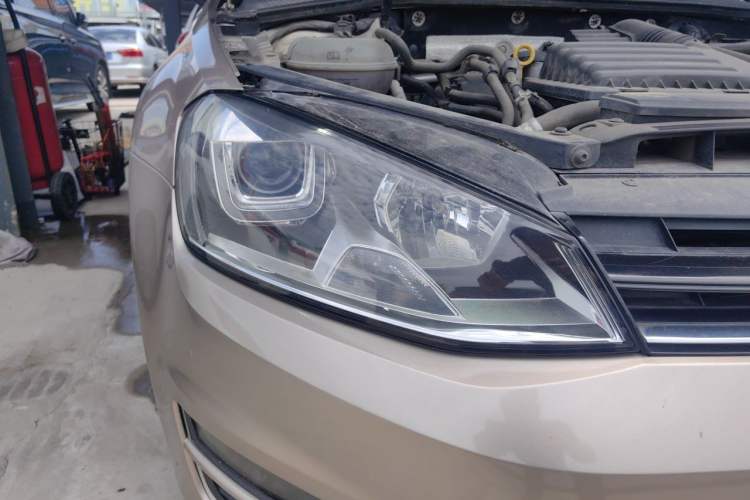 Used Volkswagen Golf 2014 1.4TSI Automatic Luxury Model Right Front Headlight
