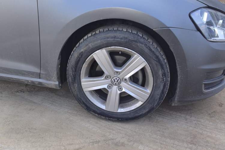 Used Volkswagen Golf 2014 1.4TSI Automatic Comfort Model Right Front Wheel Hub