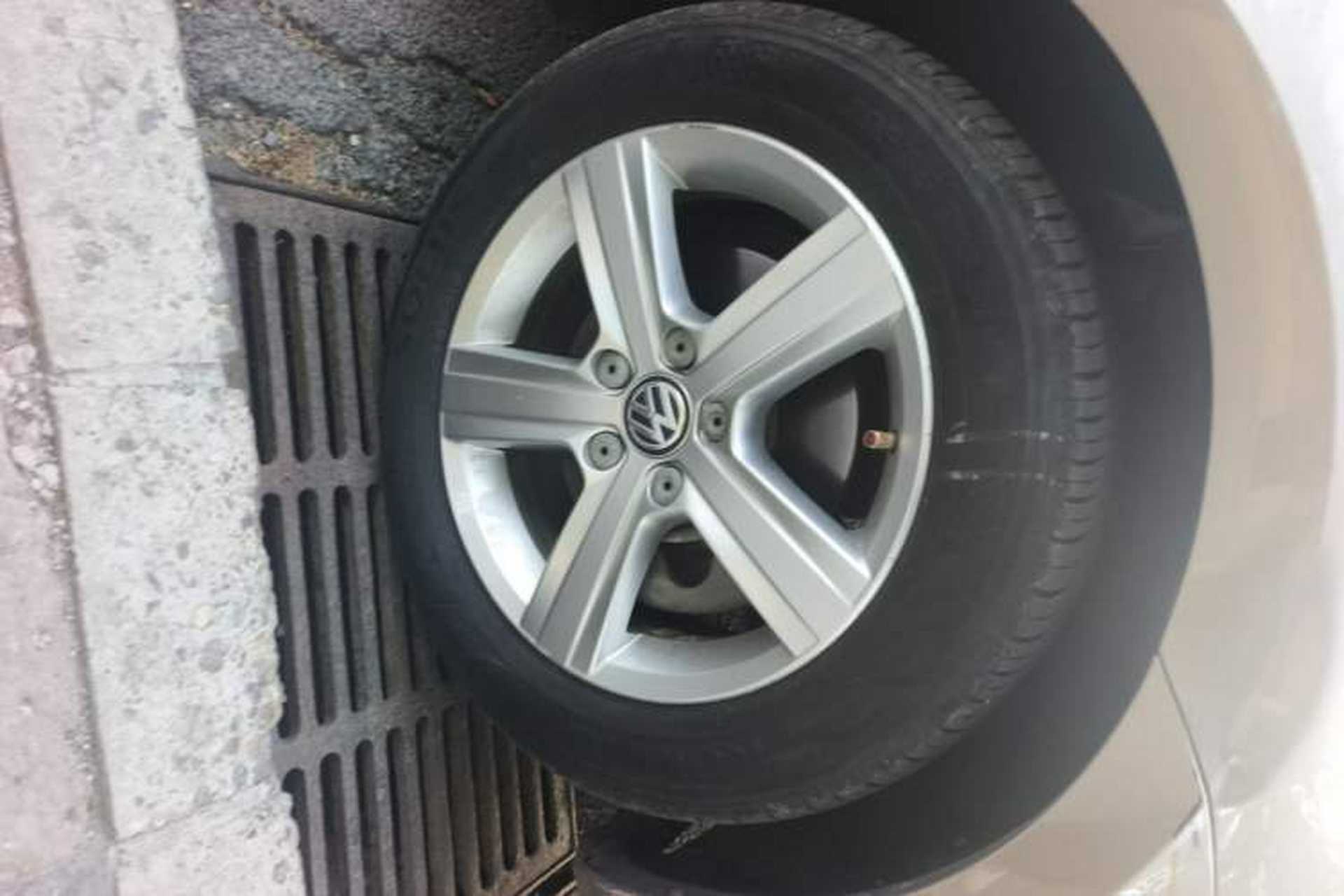 Used Volkswagen Golf 2014 1.6L Automatic Comfort Model Right Front Wheel Hub