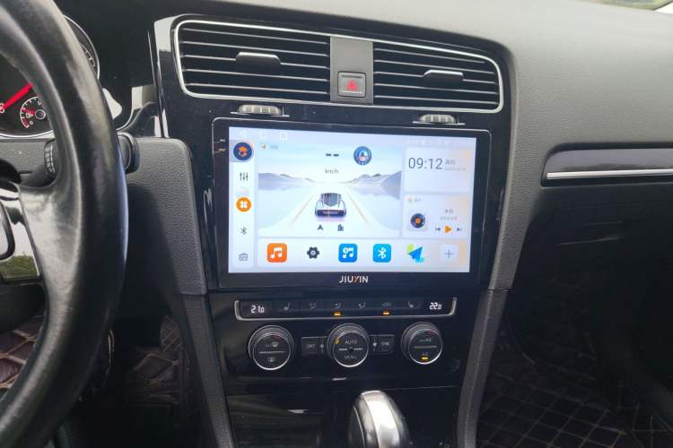 Used Volkswagen Golf 2014 1.4TSI Automatic Flagship Model Audio And AC Panel